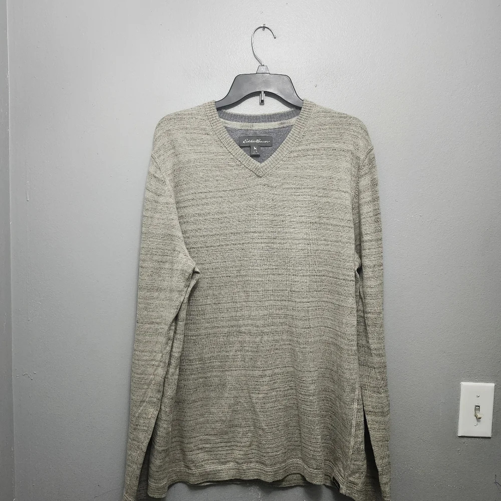 Eddie Bauer men's light weight V neck pullover sweater merino wool blend…